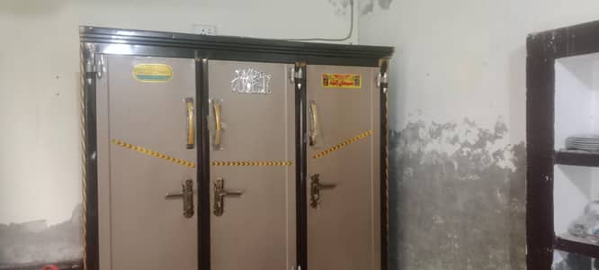 Heavy Steel Safe Almirah for Sale