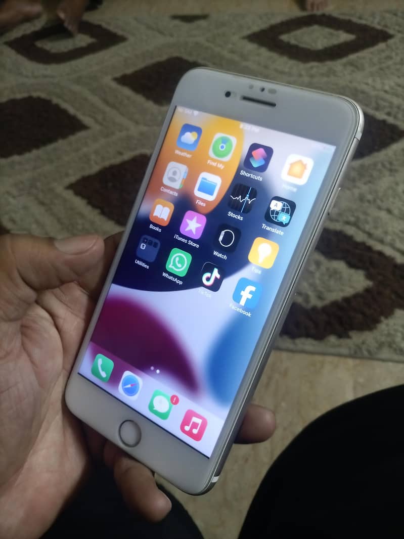Apple iPhone 7 Plus 1