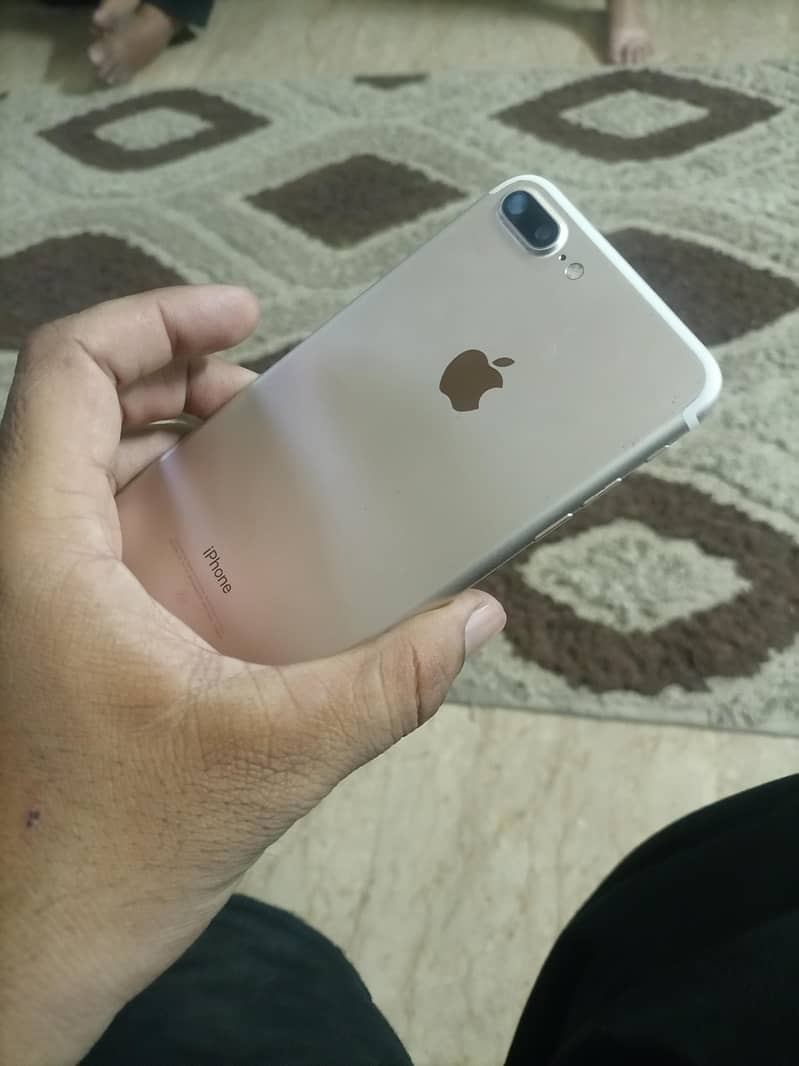 Apple iPhone 7 Plus 3