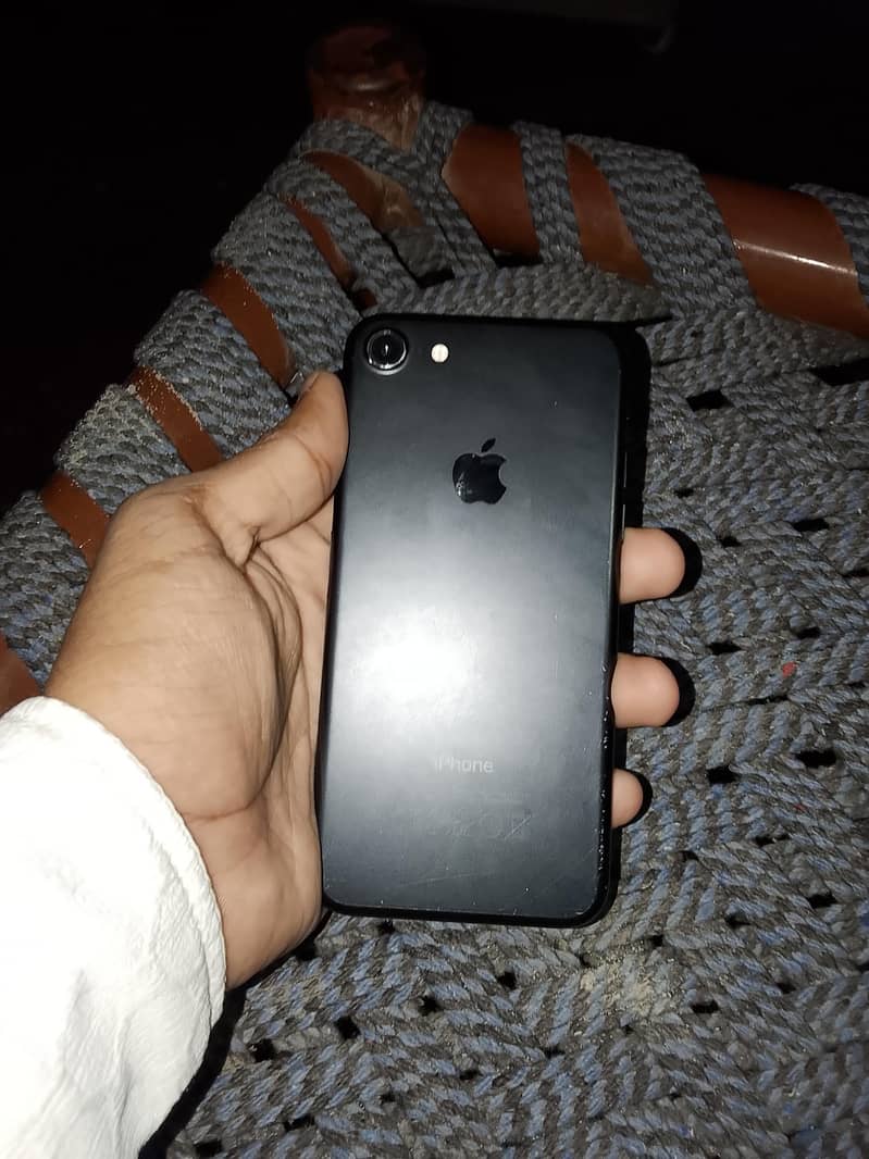 Apple iPhone 7 1