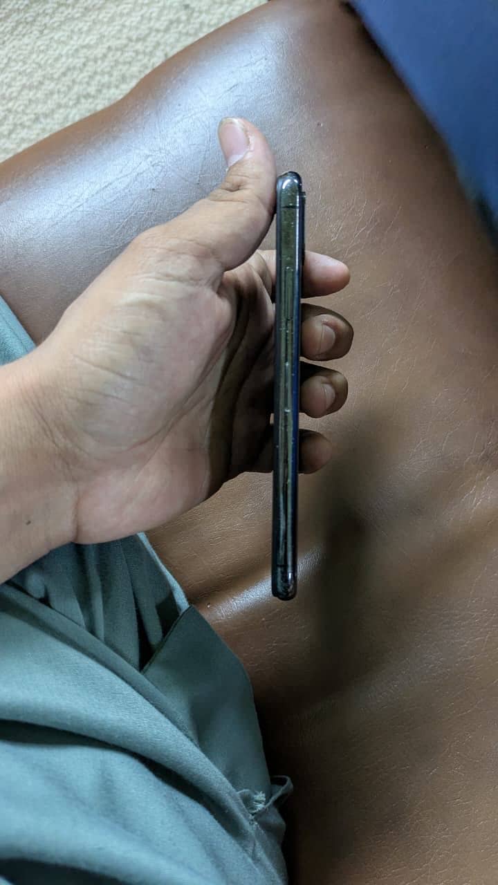 Apple iPhone X 5