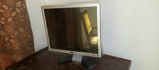 Dell 19-Inch LCD TV/Monitor for Sale – Rs. 12,000