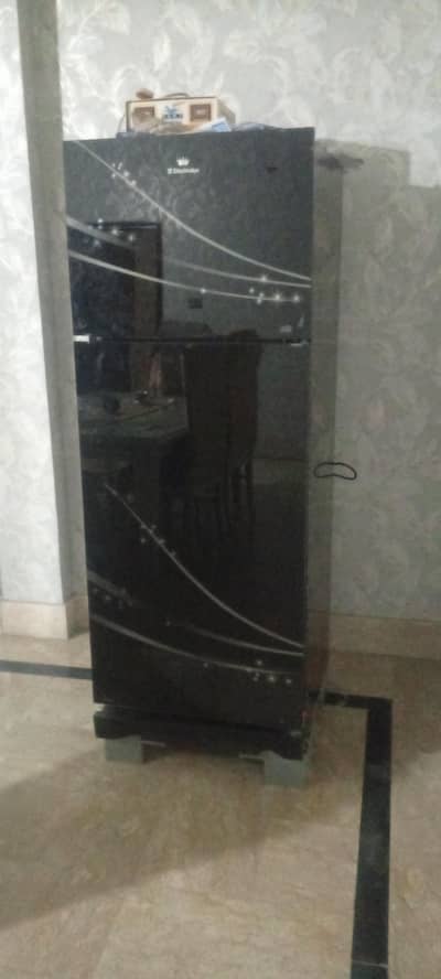 medium size fridge sale all ok working main ha