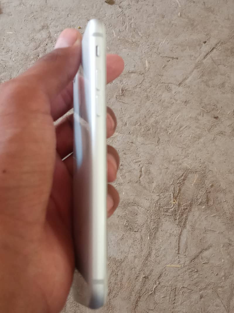 Apple iPhone 8 1