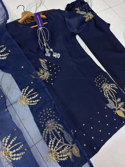 Premium Raw Silk Embroidered 3-Piece Suit With Organza Dupatta 