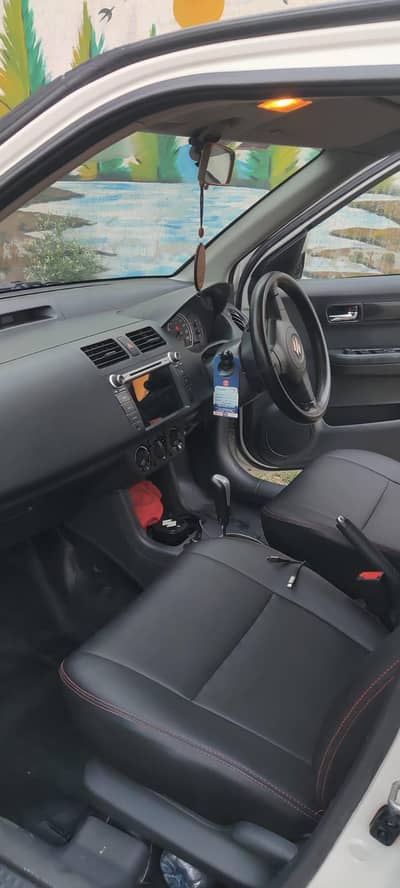 Suzuki swift 2018             price 30 lak.