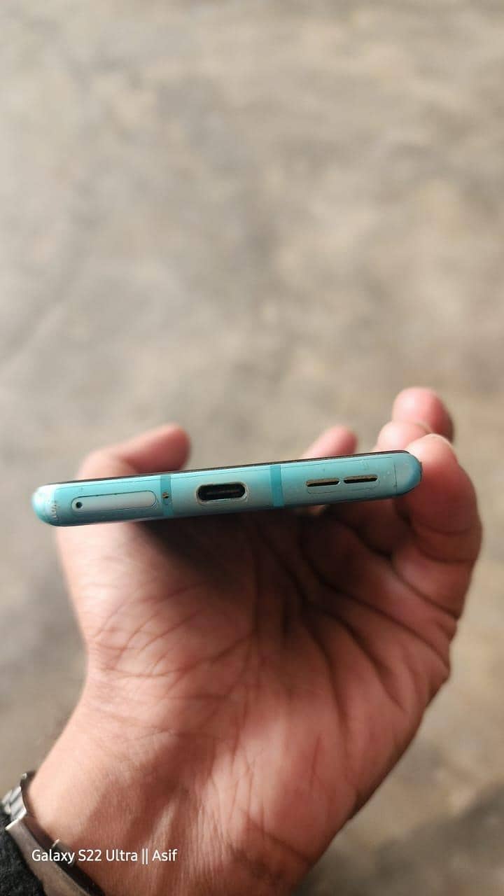 one Plus 8 . . 9/10 1