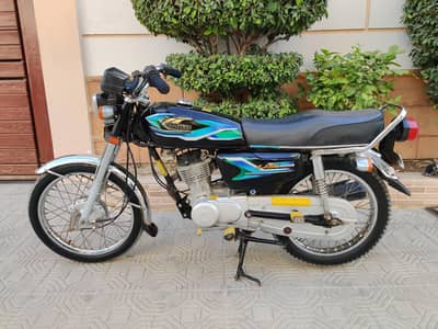 United CG 125 model 2024/12/10 Karachi number contact 03/34/75/14/300