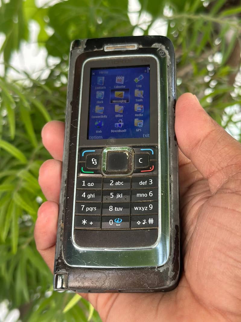 Nokia E90 0