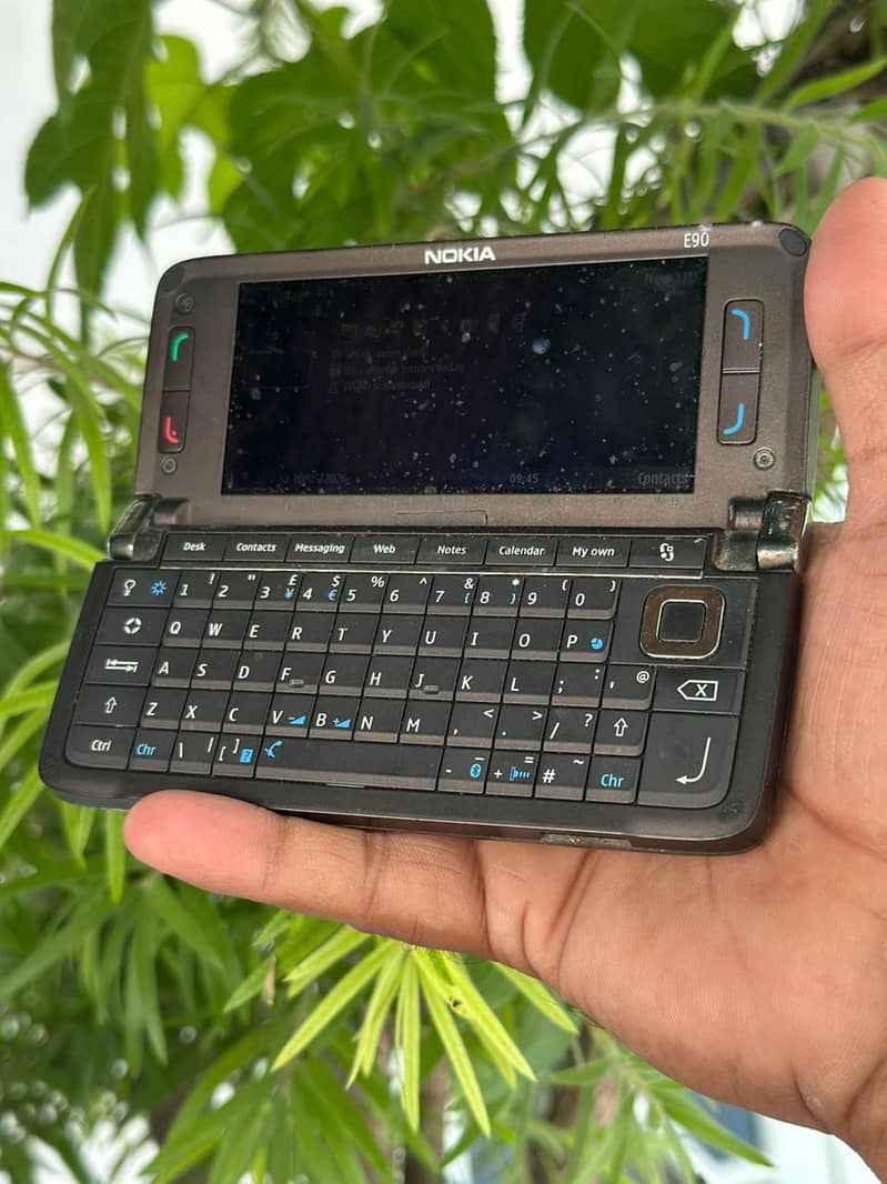 Nokia E90 1