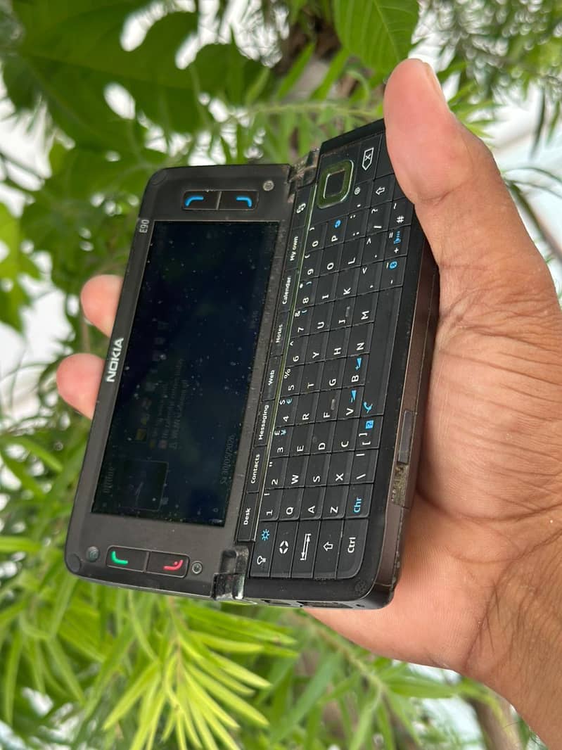 Nokia E90 5