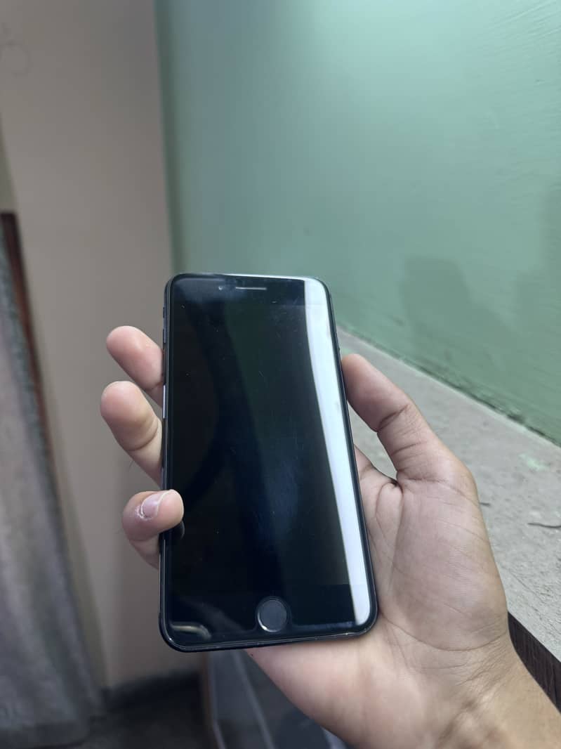 Apple iPhone 7 Plus 2