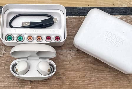 Earbuds Sony WF-1000XM5 brown ,premium buds bought from usa new condit