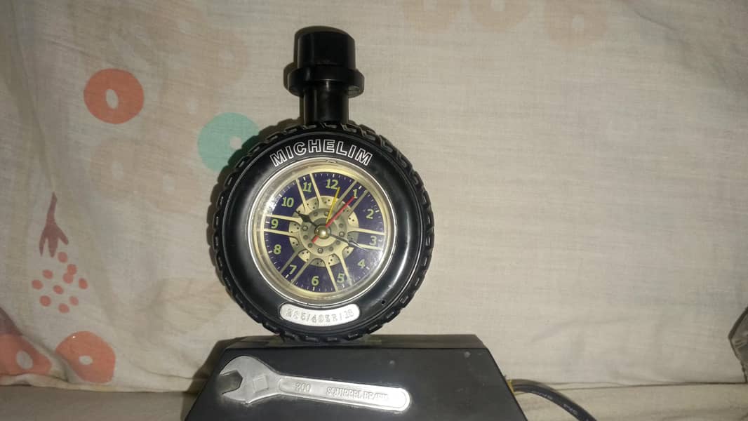 watch wall 0