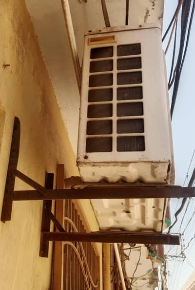 1.5 ton Dawlance Split AC For Sale