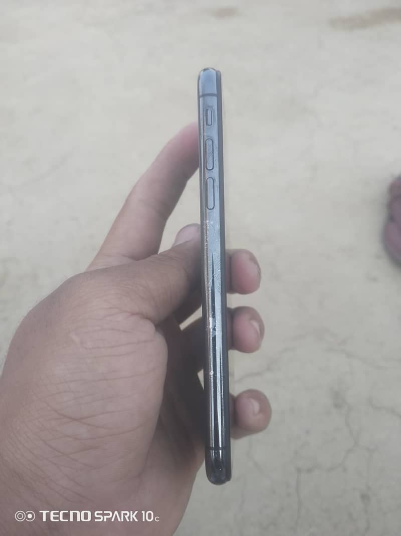 Apple iPhone X 3