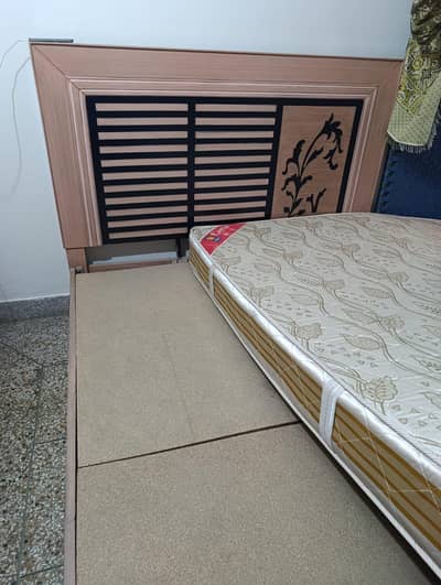 bed with motly spring mattress 10/10