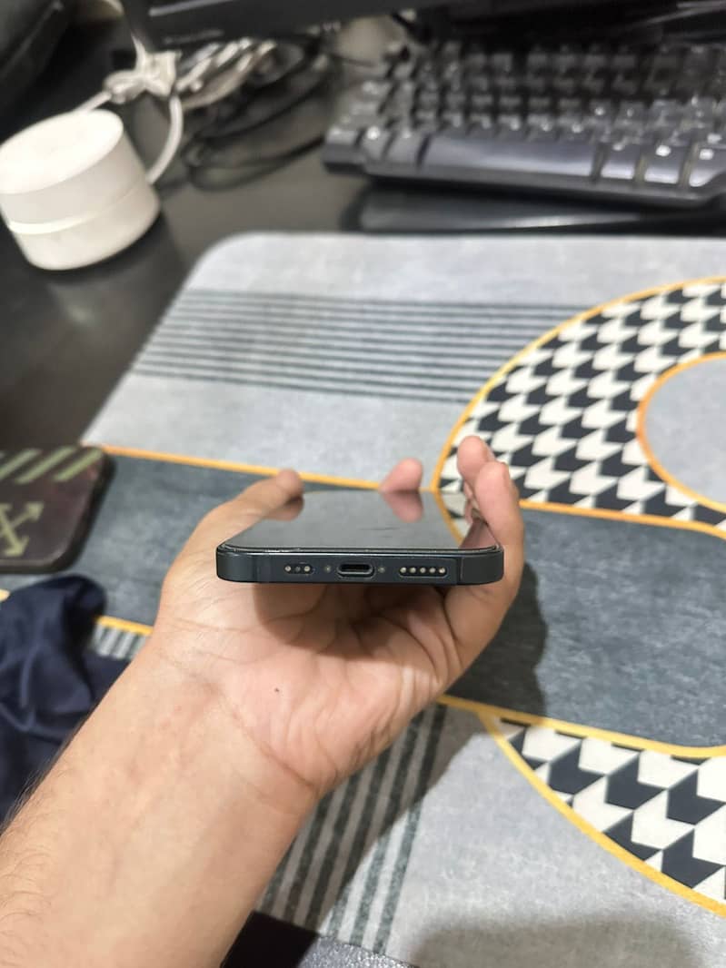 Apple iPhone 13 1