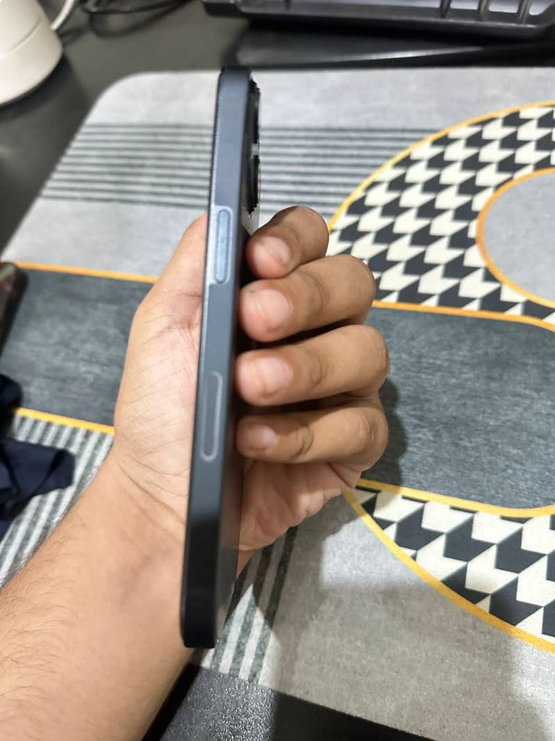 Apple iPhone 13 2