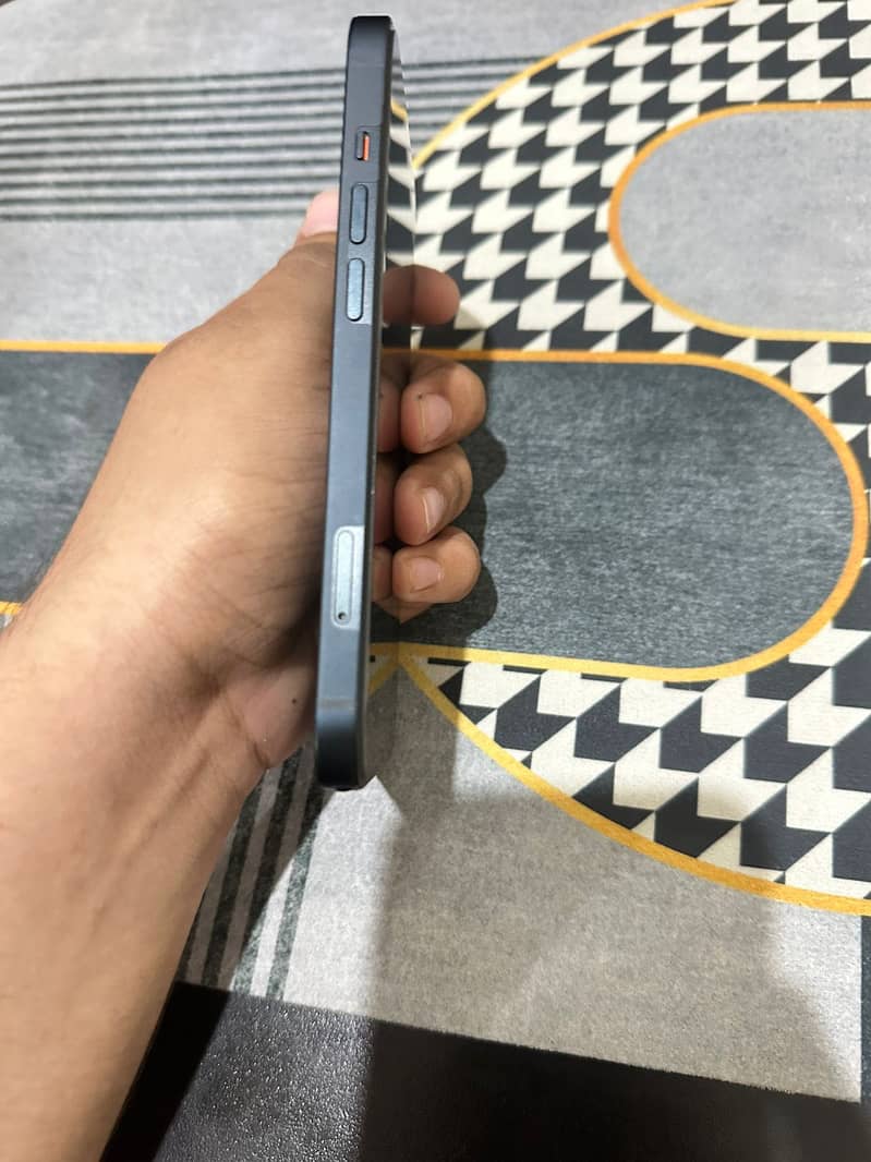 Apple iPhone 13 6