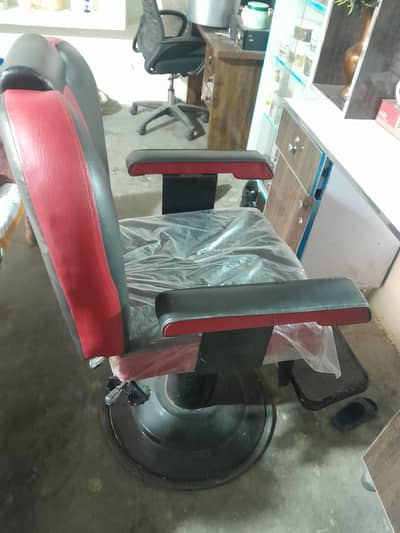 Salon Chair new and  Sesa Salon ke liyea for sell 50k