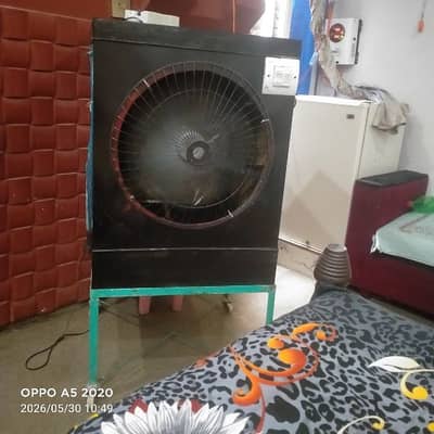 12 volt cooler with supply stand sath nehi hai