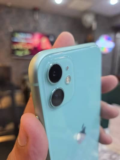 iPhone 11 256gb with full box for sale me no repair