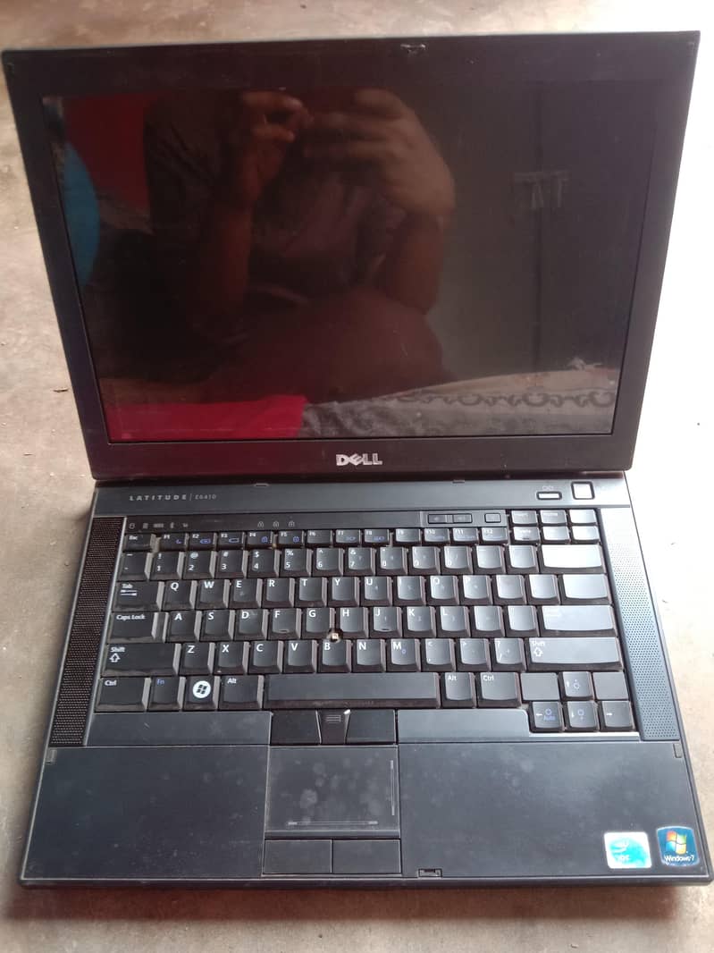 Dell Latitude E6410 0