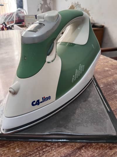 C4 Line LED Steam Iron