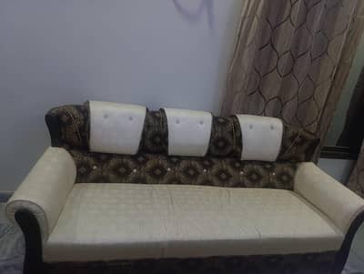 6-Seater Sofa Set – Well Maintained, Comfortable & Stylish