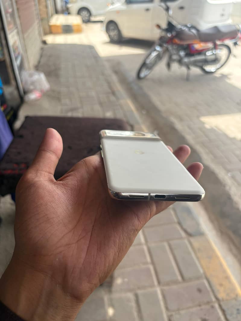 Google Pixel 8 Pro 3