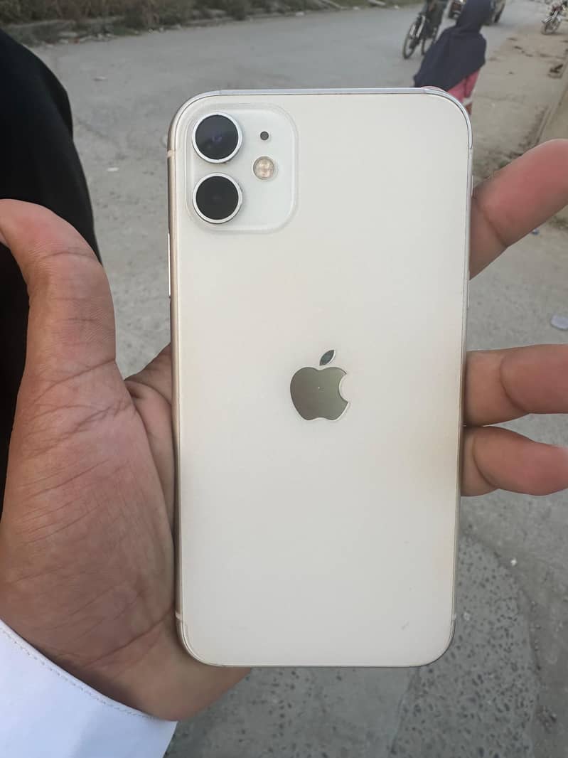 Apple iPhone 11 3