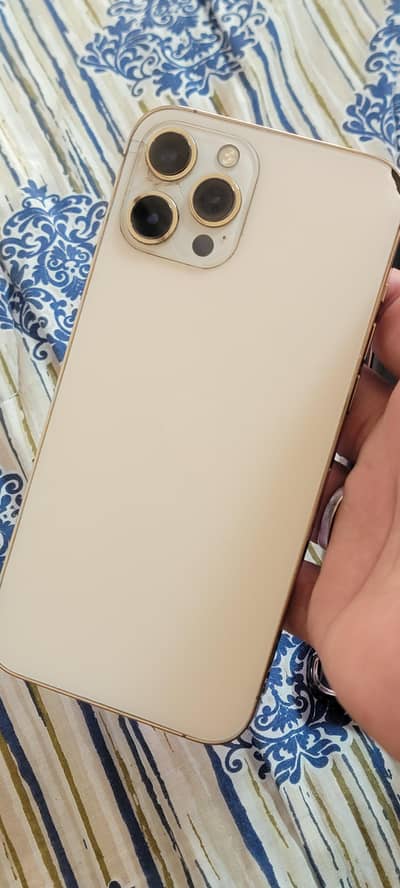 I phone 12 pro gold  condition 10 by 9