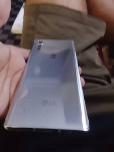 LG V30