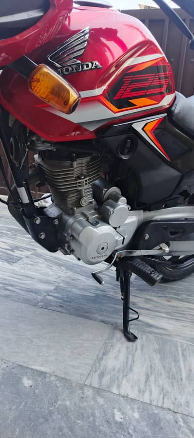 Honda CB 125F 2024