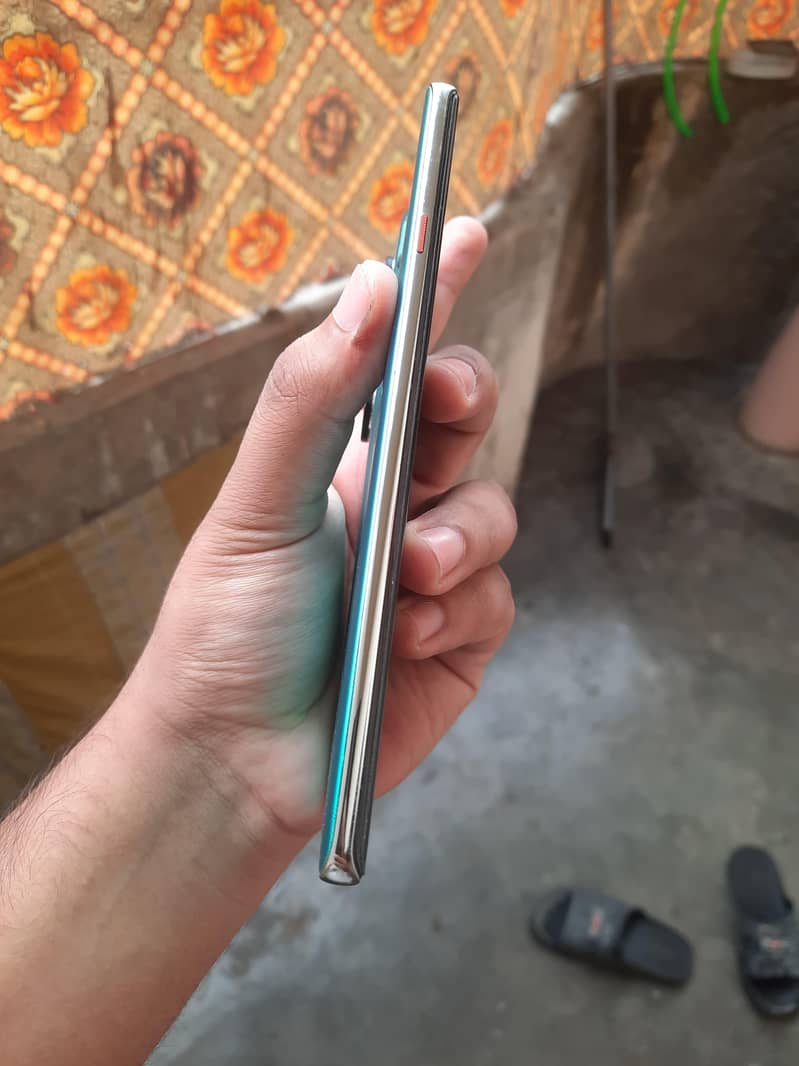 Tecno CAMON 40 Pro 4