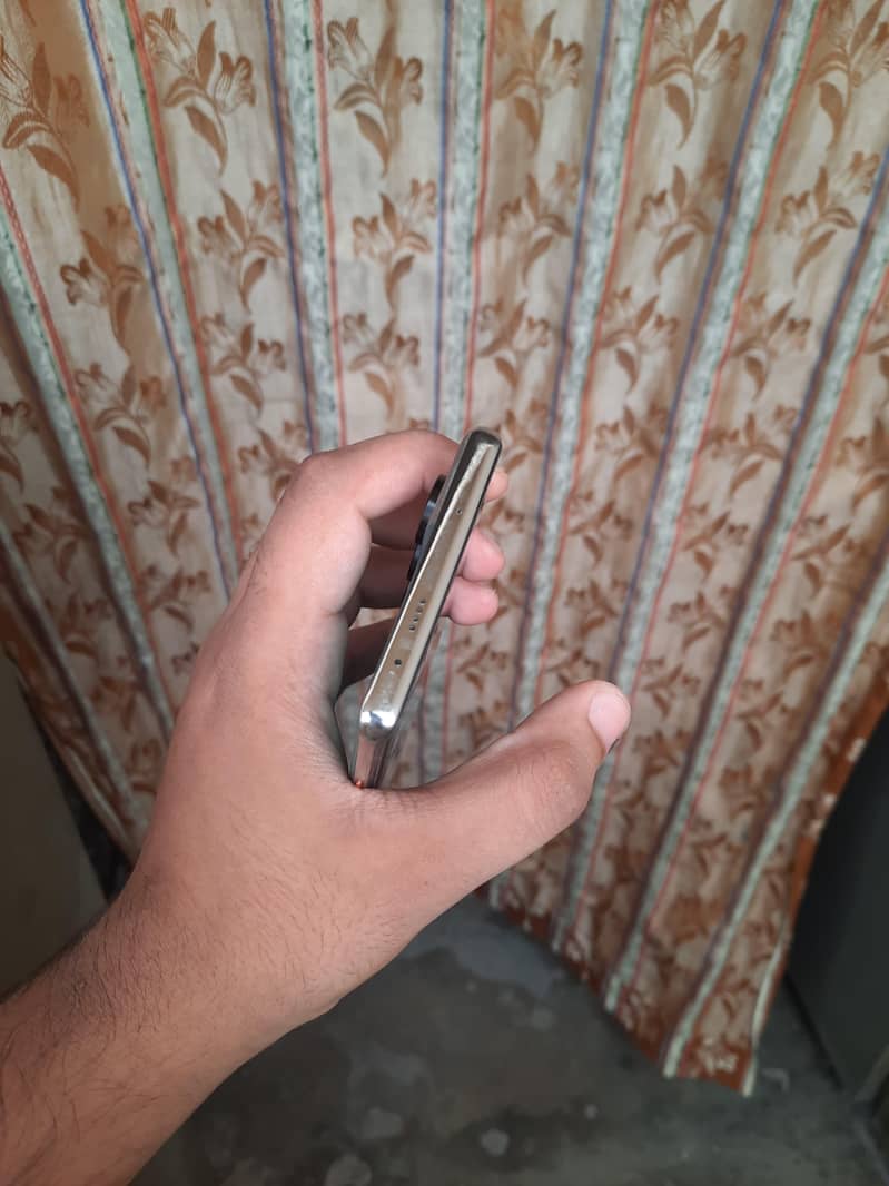 Tecno CAMON 40 Pro 6