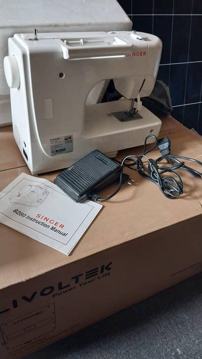 Singer 8280 Sewing Machine – Box Packed – Excellent Condition