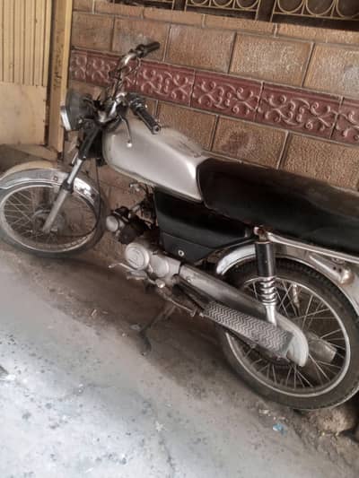 high speed baik ok ha mother baik ki copy ha or his kay name pr ha I'd