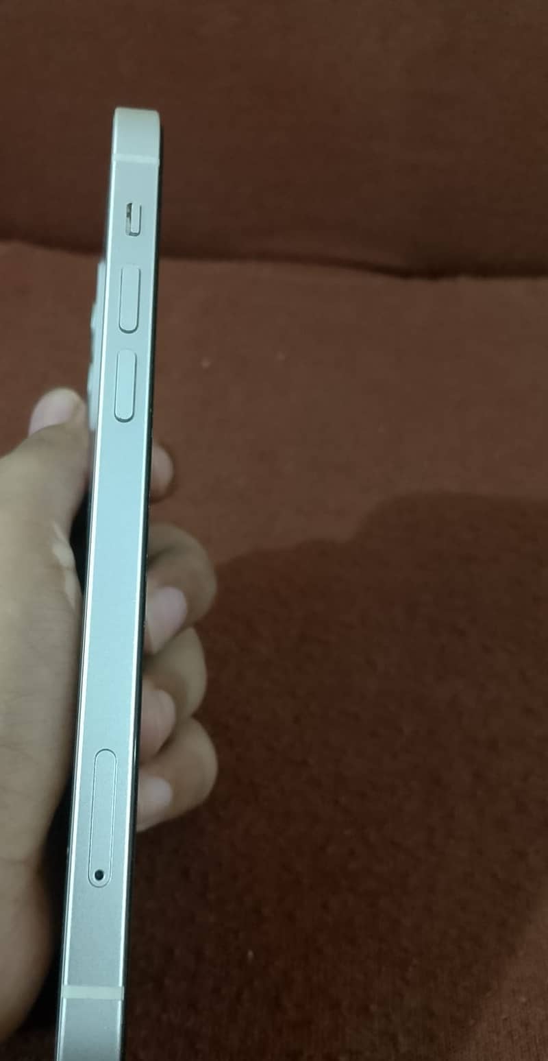 Apple iPhone 12 6