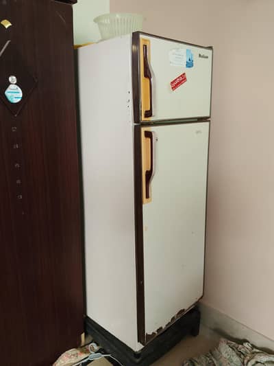 Dawlance refrigerator and freezer medium size