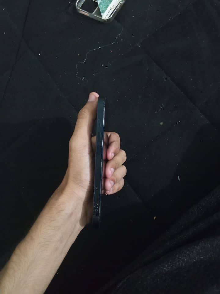 Apple iPhone 13 5