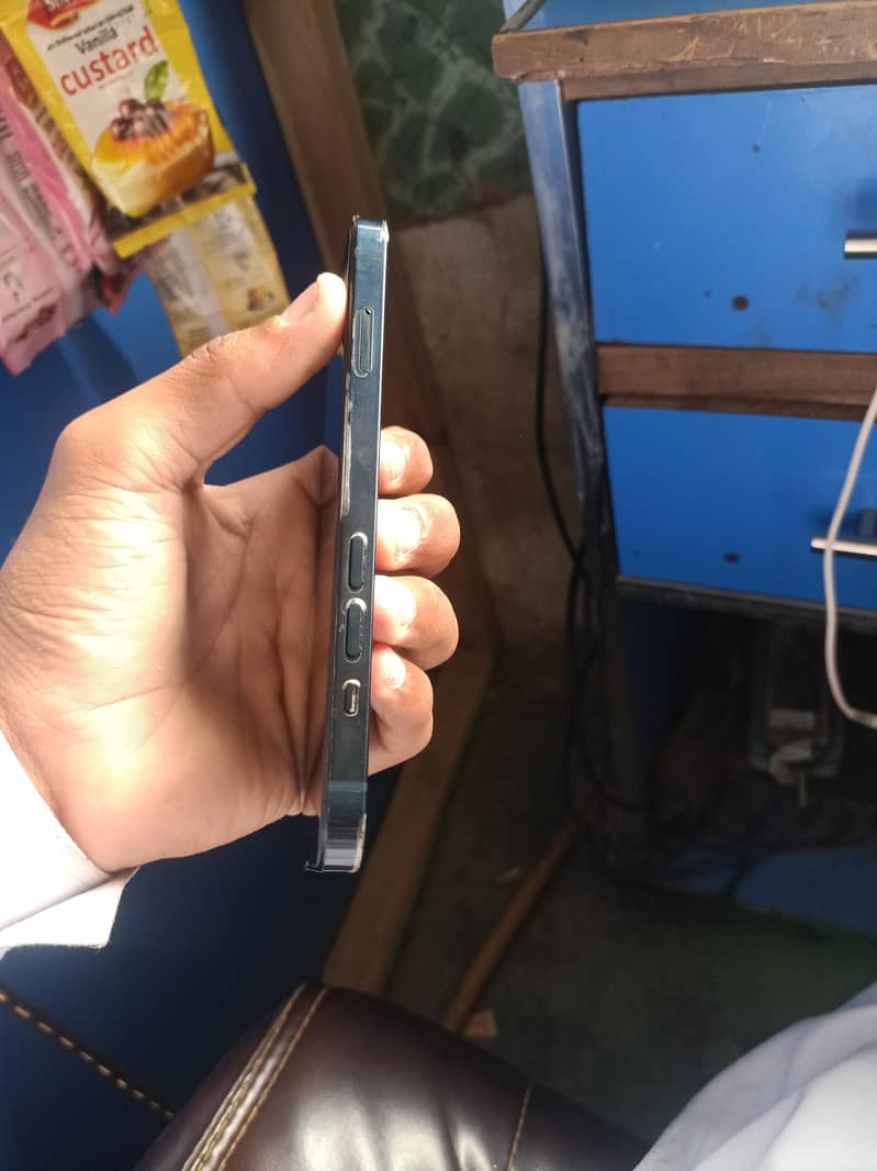 Apple iPhone 13 4