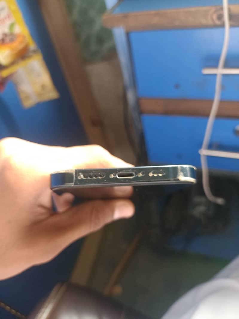 Apple iPhone 13 5