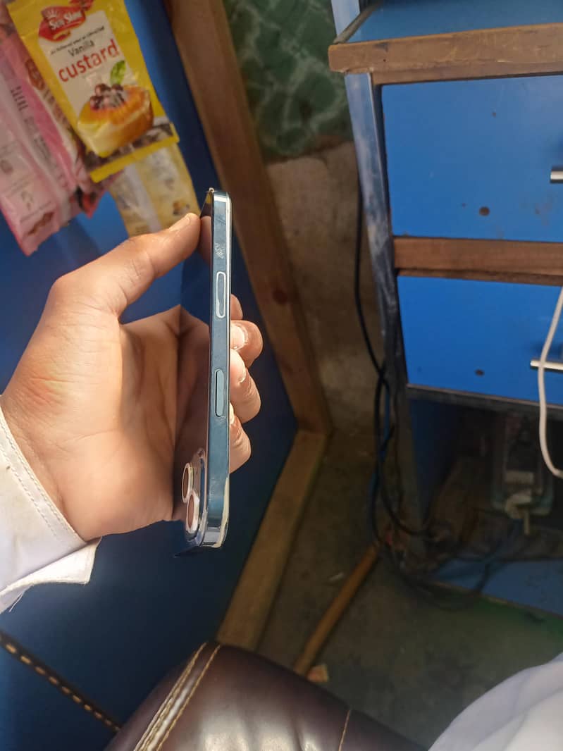 Apple iPhone 13 6
