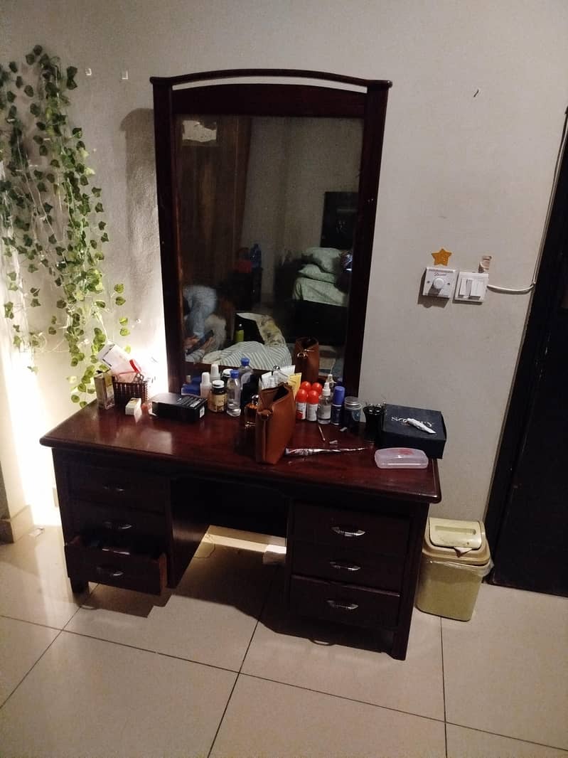 Dressing table 0