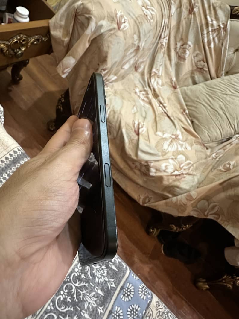 Apple iPhone 16 Plus 3