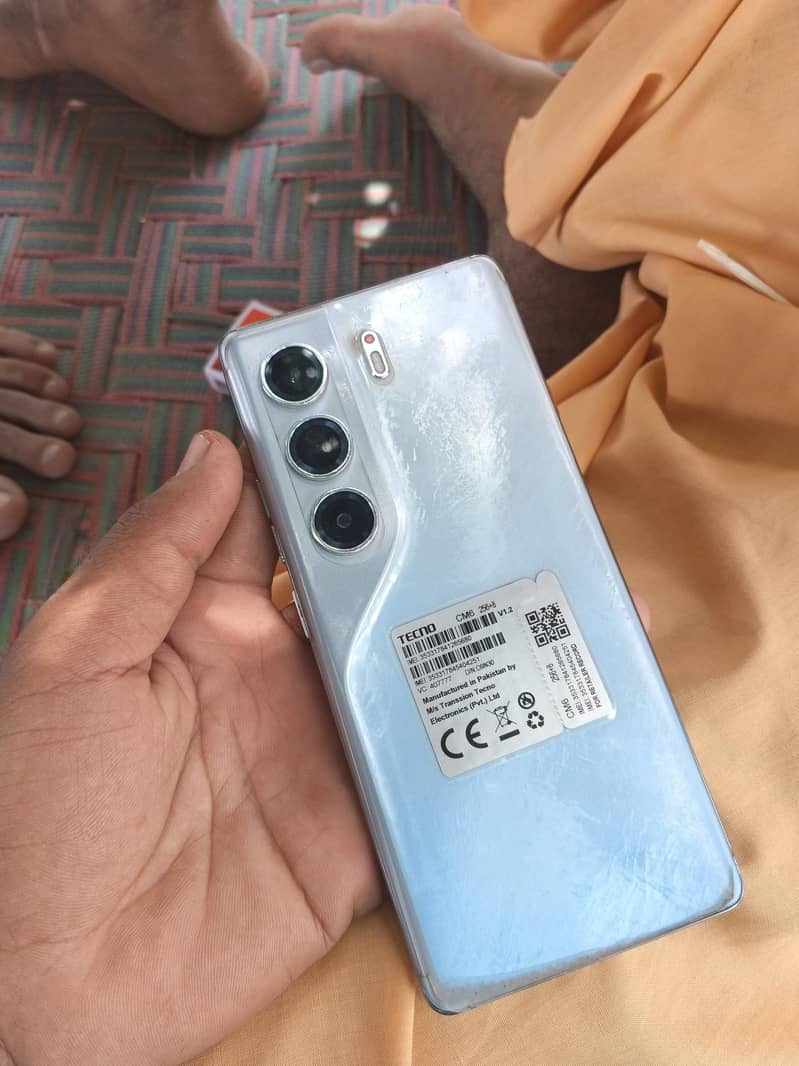 Tecno CAMON 40 Pro 1