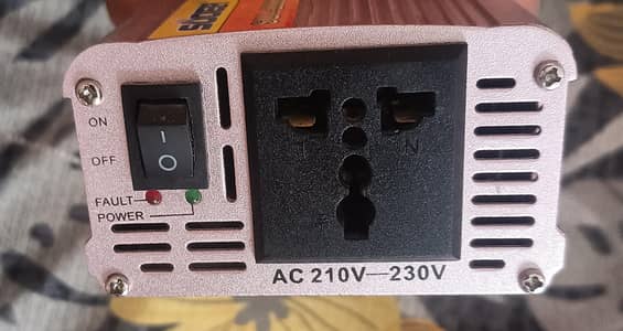 SUOER SUA-2000A Solar Power Inverter 12V DC to 230V AC (2000VA) – Used