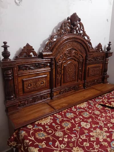 Bed and dressing 100% Pure granted Wood 